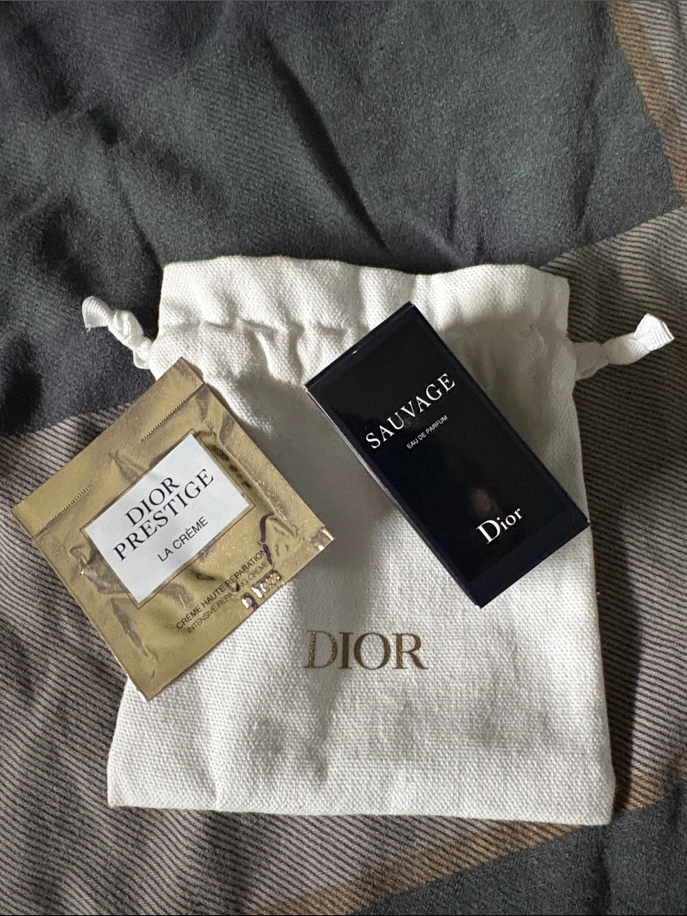Dior Prestige Sachet & Dior Sauvage Sample Set in Gold, Black, White